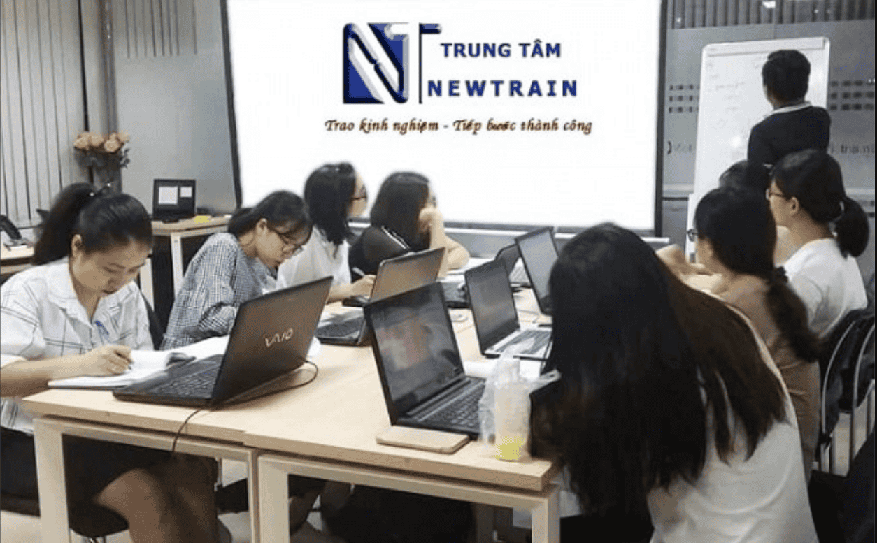 Khóa học xuất nhập khẩu tại trung tâm NewTrain